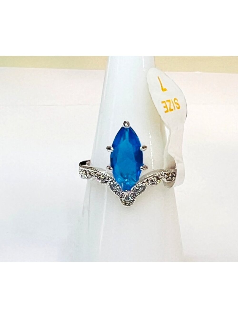 Ring Bomb party ring,size 7, blue stone, statement, quiet luxury, feminime